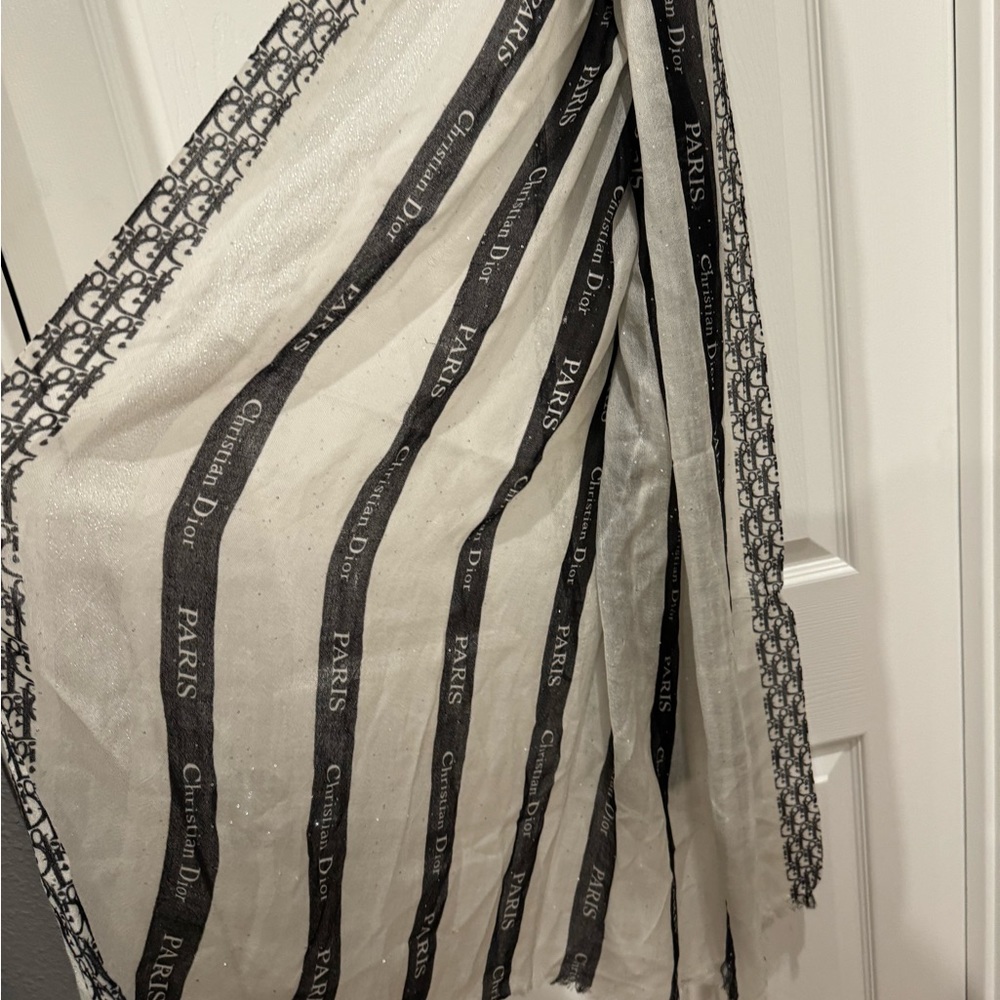 Scarf - Picture 2 of 4